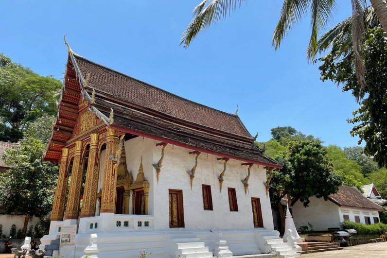 Wat Pha Bat Tai, Laos